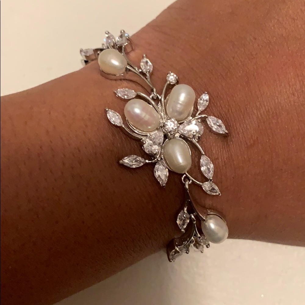 Bridal Pearl Zirconia Bracelet - Picture 2 of 5